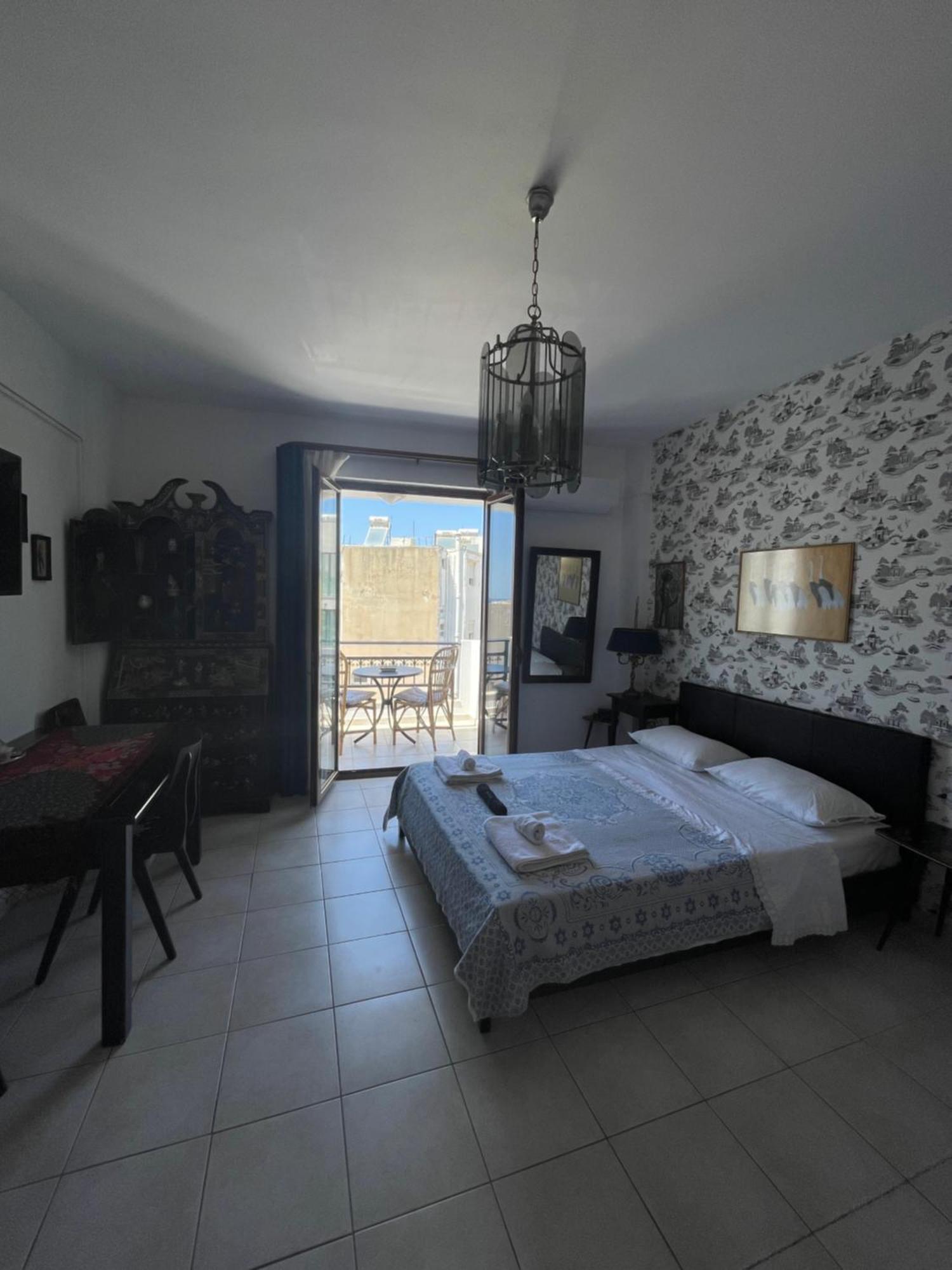 Retire Flat In The Heart Of Appartement *
